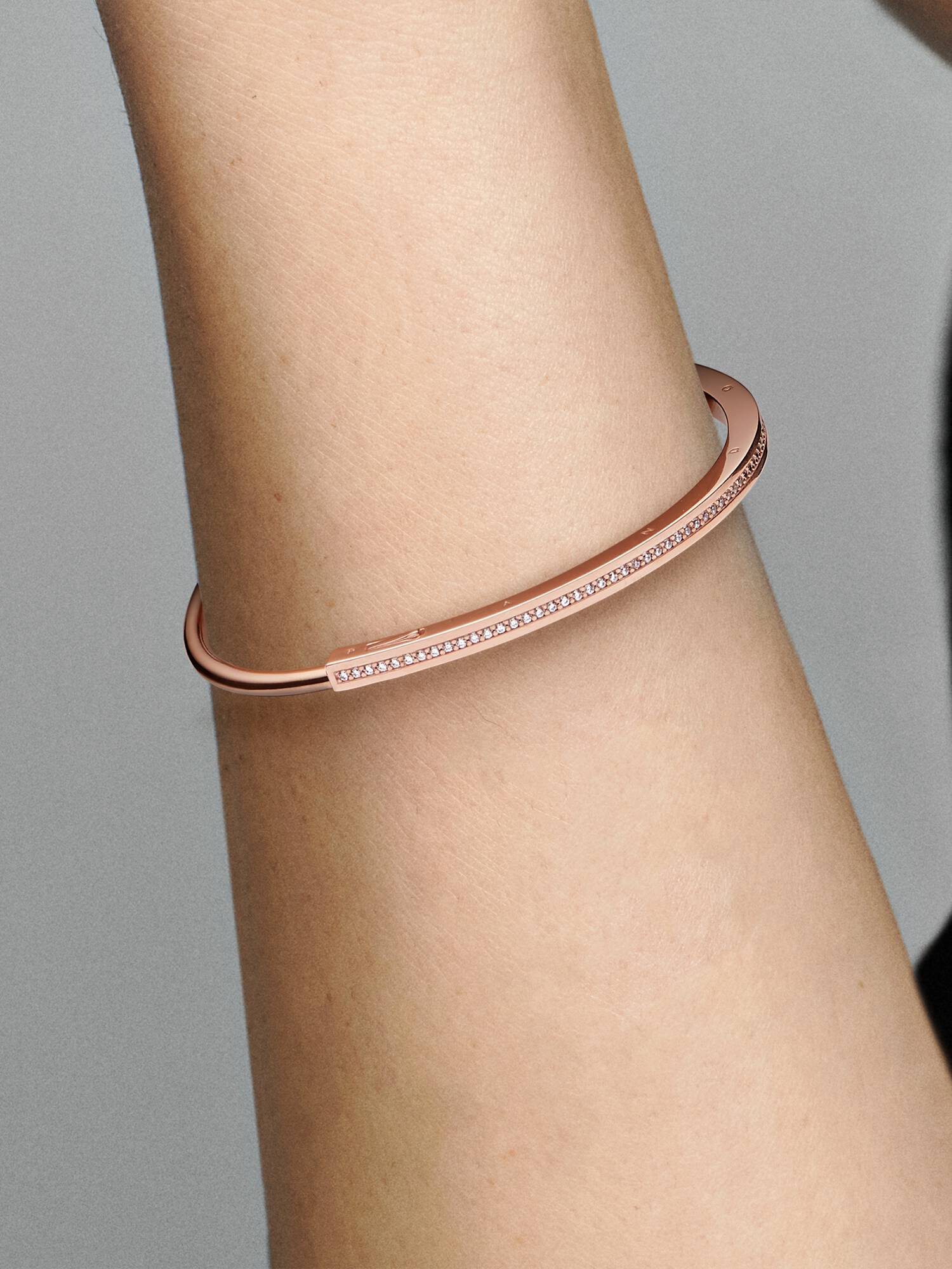 Brazalete rígido I-D Pandora Signature
