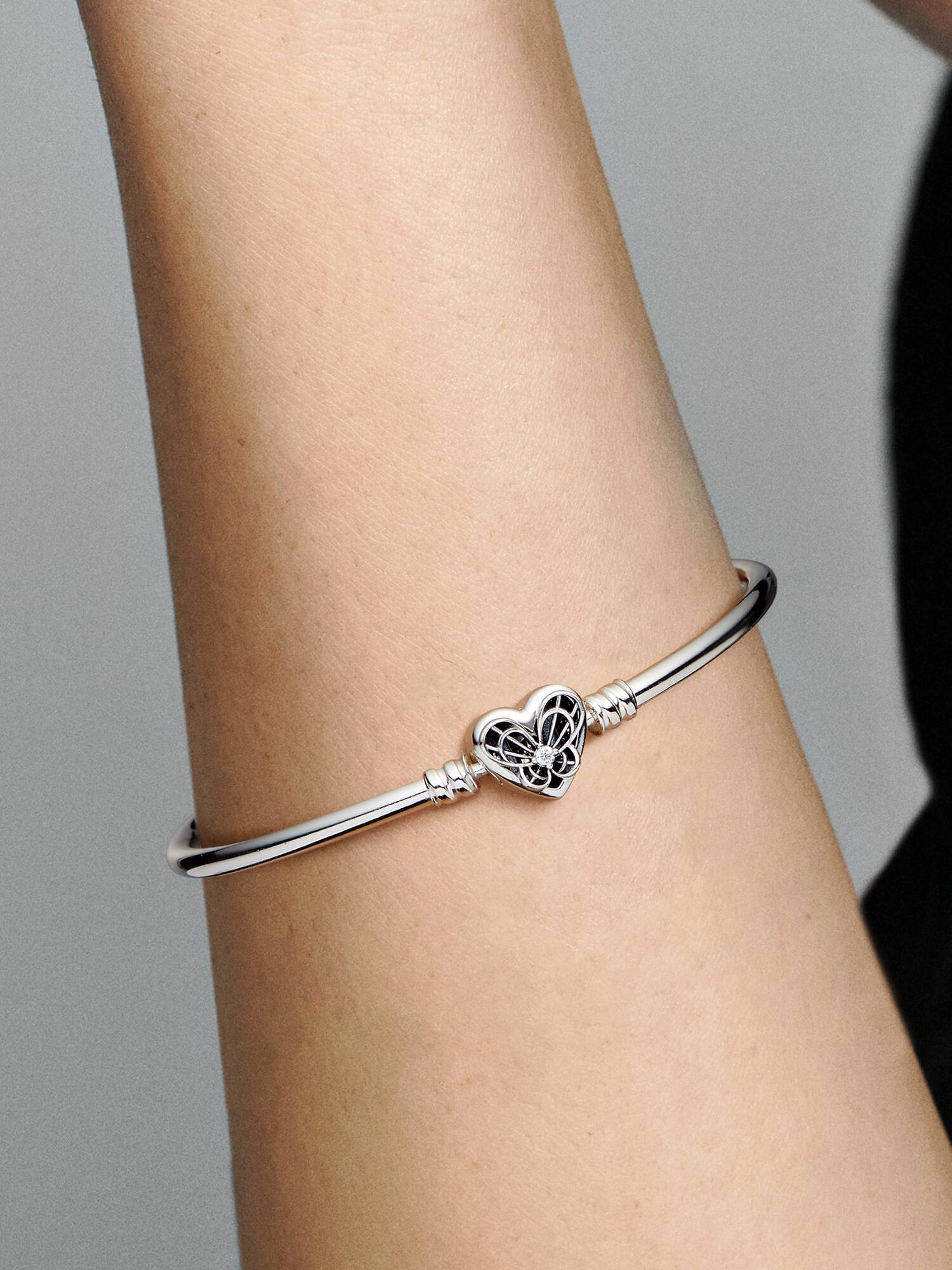 Pulsera rígida Pandora Moments Corazón y Mariposa