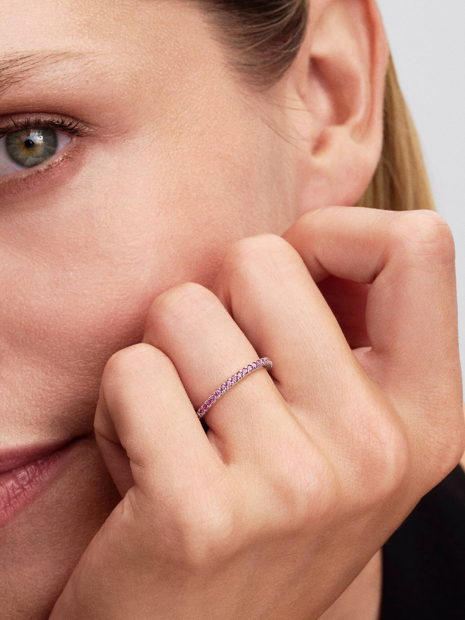 Anillo Banda Rosa Brillante