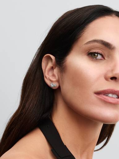 Aretes de Botón Halo y Abrazo