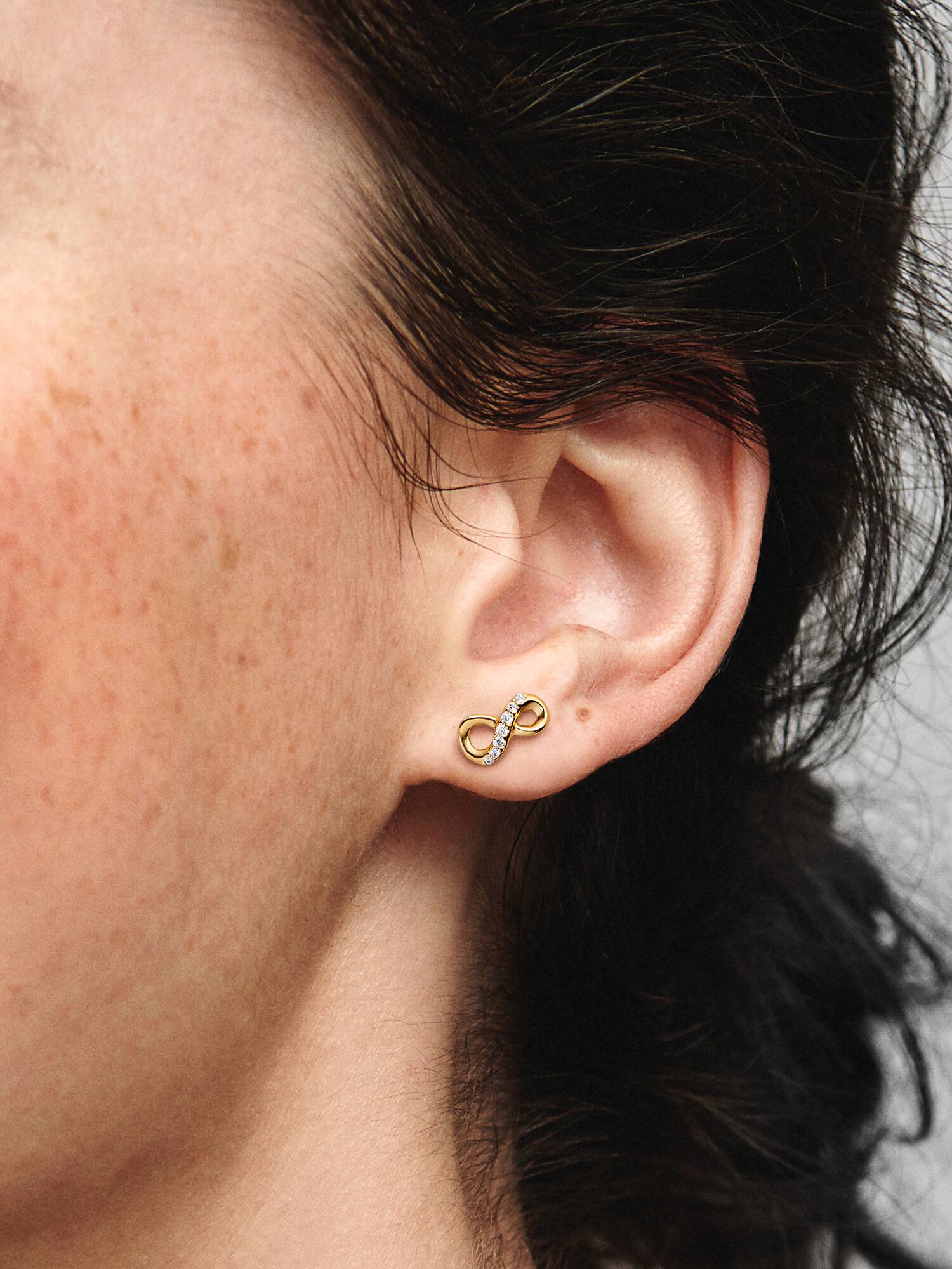 Aretes de botón infinito reluciente