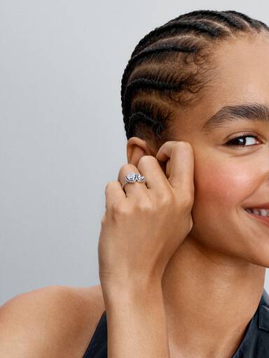 Anillo Corazones con Halo Brillante