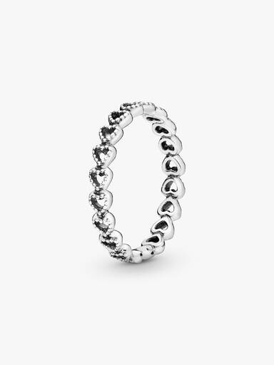 Anillo Banda de corazones