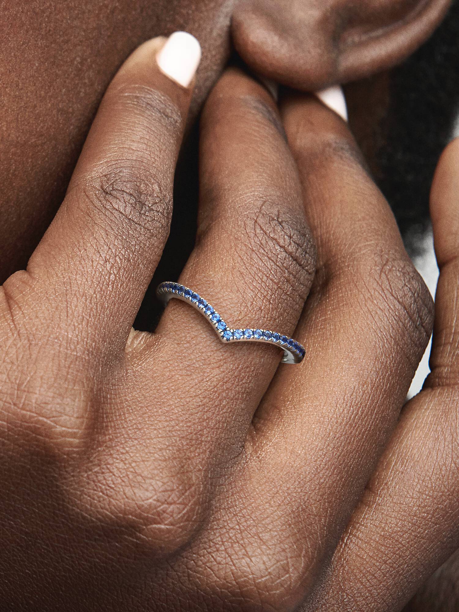 Anillo Deseo reluciente azul Pandora Timeless
