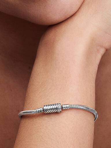Brazalete de cadena de serpiente con broche magnético de fácil cierre