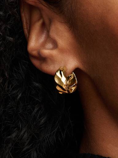 Aretes de aro ondulados
